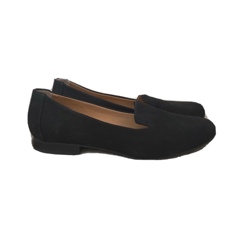 Me too black flats! 8.5
